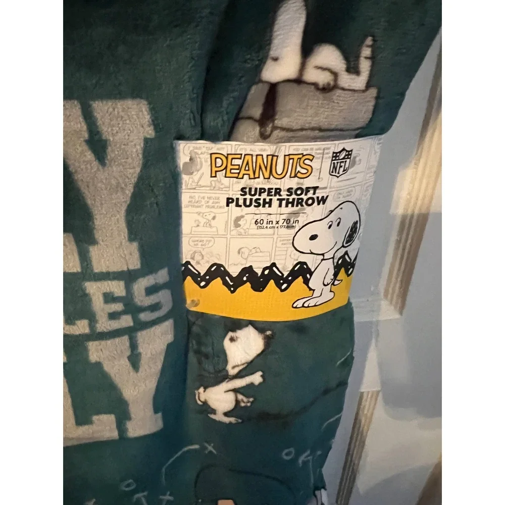 Philadelphia Eagles Peanuts Snoopy Plush Throw Blanket 60x70 Super Soft NFL New